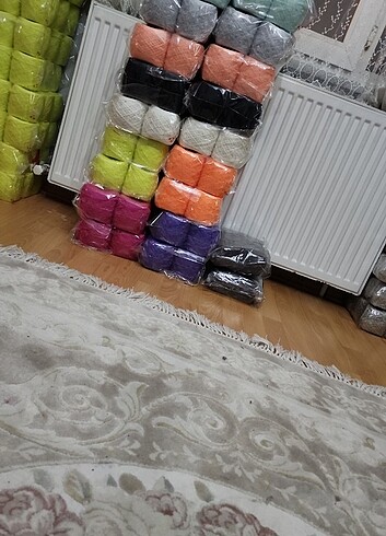 Renkli ipler 