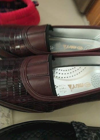 Bordo Yılan Desenli Dolgu Topuk Kadın Ayakkabı - Görsel 2