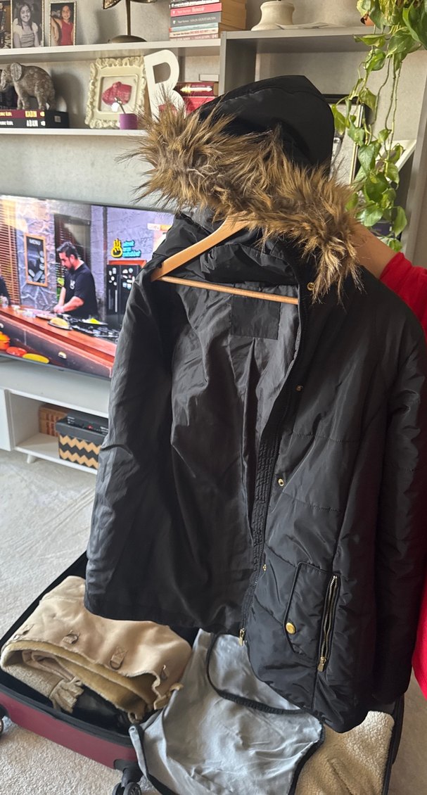 Kürk Detaylı Siyah Kadın şişme mont - Görsel 4