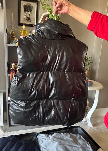 Siyah Deri Yelek, Yüksek Yakalı, Fermuarlı - Görsel 2