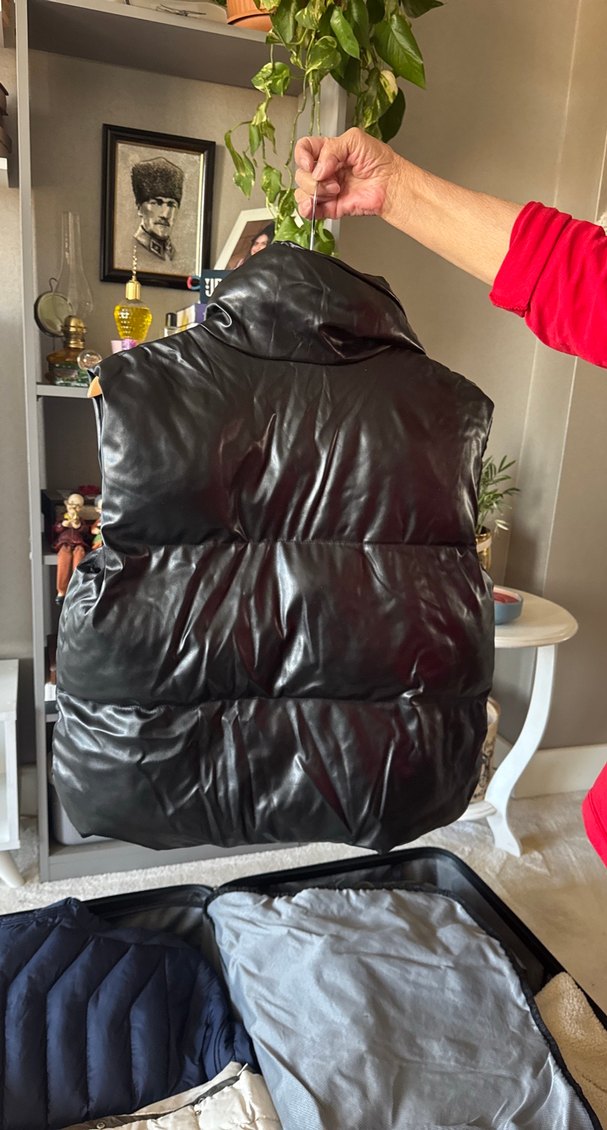 Siyah Deri Yelek, Yüksek Yakalı, Fermuarlı - Görsel 2