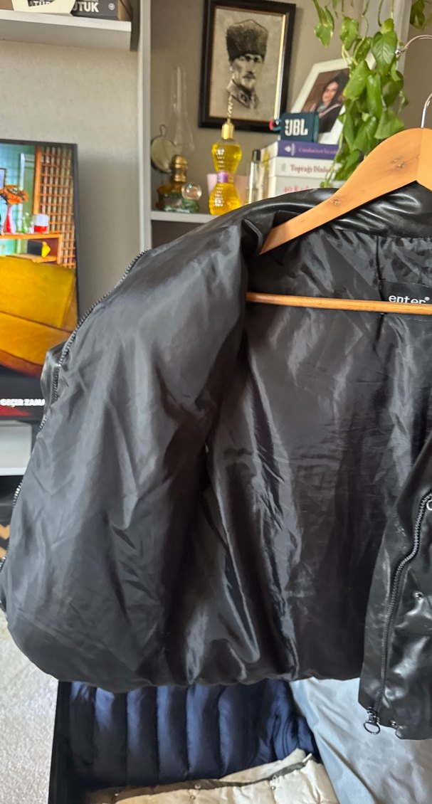 Siyah Deri Yelek, Yüksek Yakalı, Fermuarlı - Görsel 3