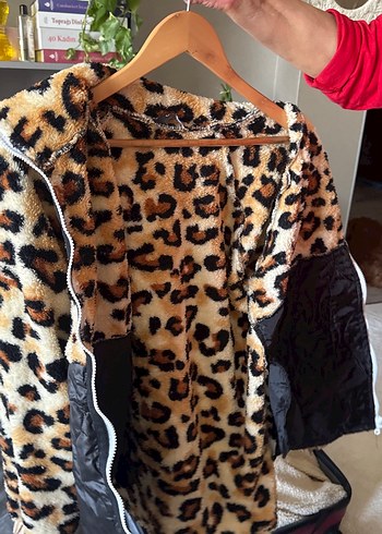 Leopar Desenli Tüylü Cep Detaylı Kadın Ceket - Görsel 3