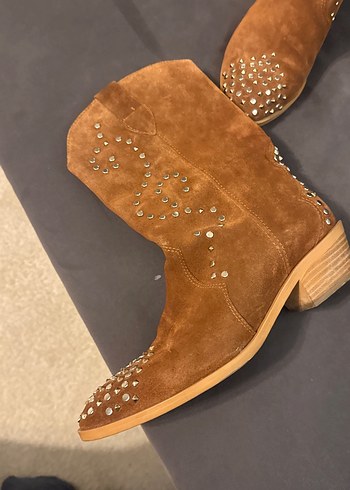 Kahverengi Süet İşlemeli Yüksek Topuklu Kadın Bot - Görsel 11