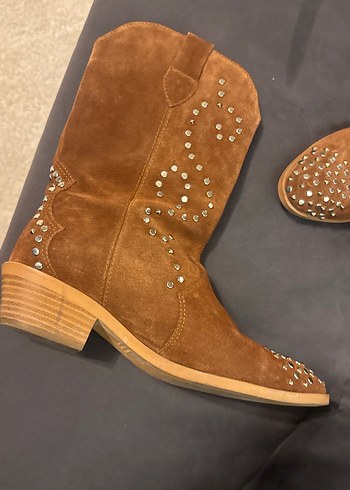 Kahverengi Süet İşlemeli Yüksek Topuklu Kadın Bot - Görsel 9