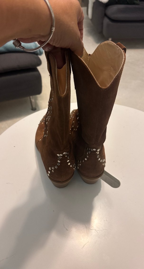 Kahverengi Süet İşlemeli Yüksek Topuklu Kadın Bot - Görsel 3