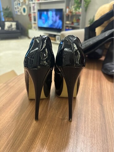 Platform giyilmiş ayakkabı - Görsel 4