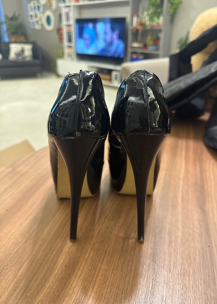 Platform giyilmiş ayakkabı - Görsel 4