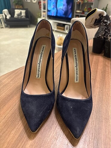Stiletto giyilmiş