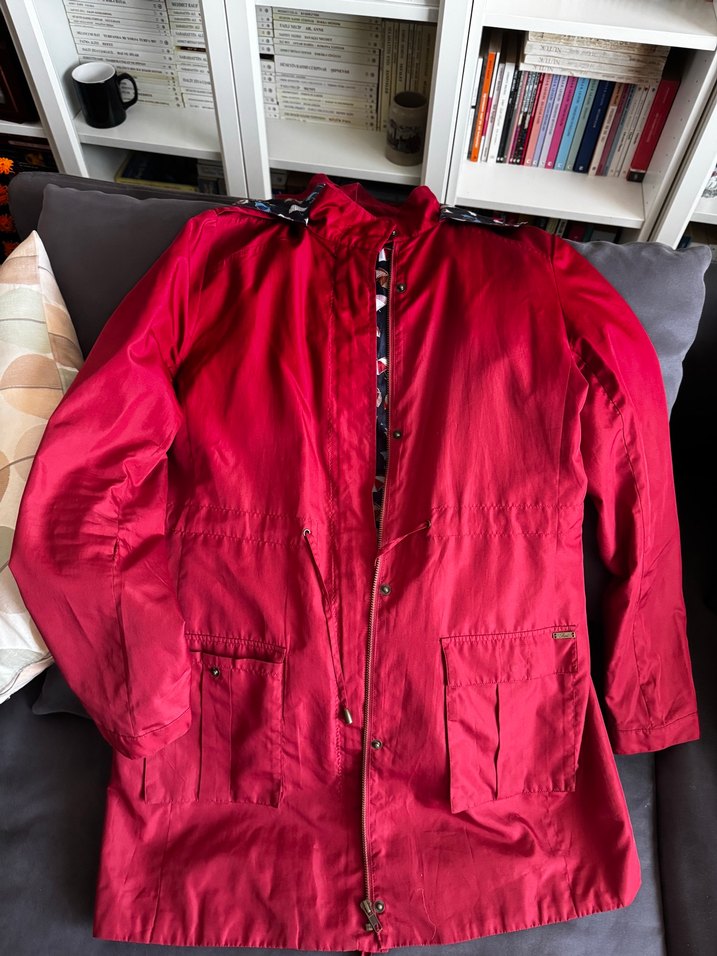 Mavi Kırmızı Kadın Midi Yağmurluk Kapüşonlu - Görsel 2