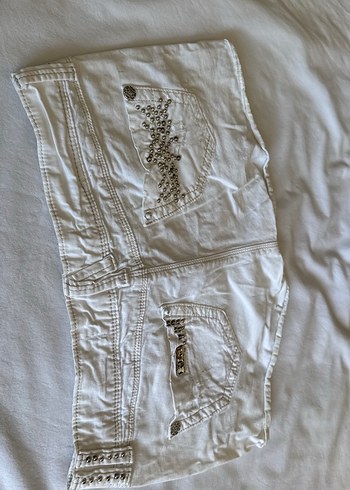 Nakışlı Beyaz Mini Keten Şort - Görsel 2