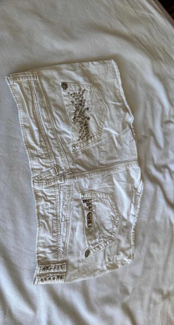 Nakışlı Beyaz Mini Keten Şort - Görsel 2