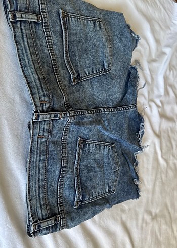 Kadın Mavi Yırtık Kot Şort - Görsel 2