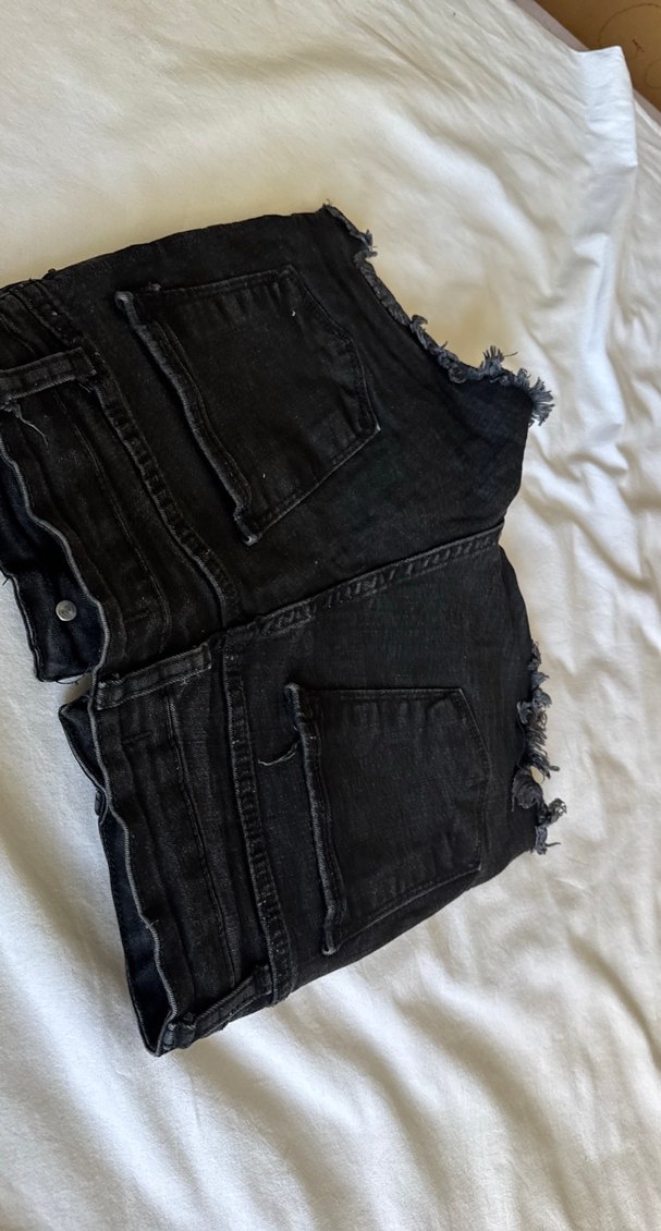 Siyah Yırtık Mini Kot Şort - Görsel 2