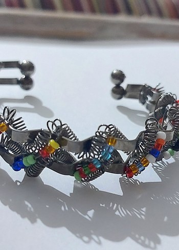 Çok Renkli Boncuklu Metal Kadın Bileklik
