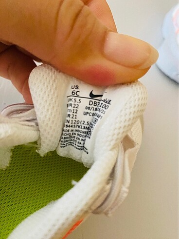 22 Beden beyaz Renk Nike ilk adım çok hafif
