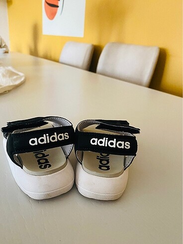 Adidas sandalet çok hafif