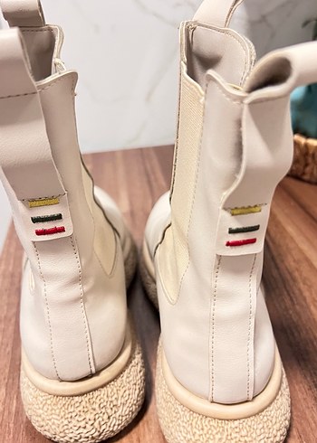 Bej Kadın Bot - Görsel 3