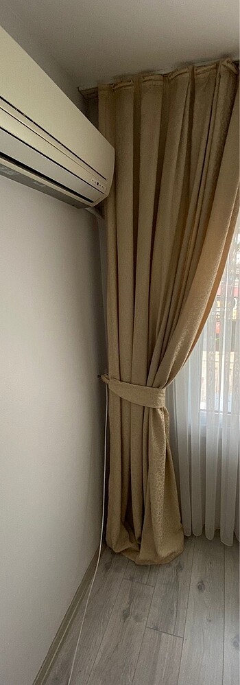 İki adet fon perde ve tül perde