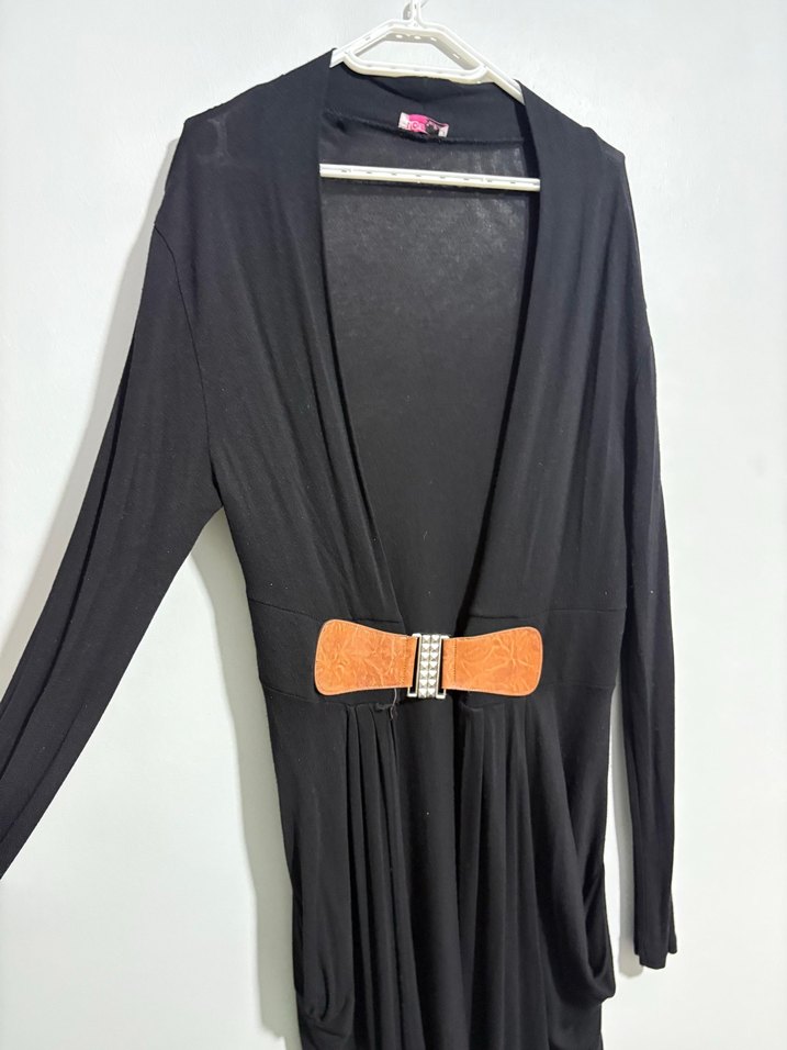 Siyah Deri Kemerli V Yaka Uzun Elbise - Görsel 2