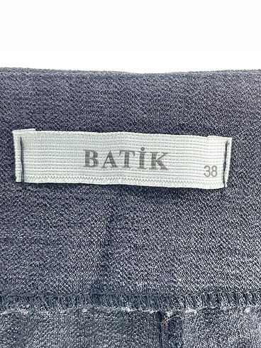 38 Beden siyah Renk Batik Bermuda / Kapri %70 İndirimli.