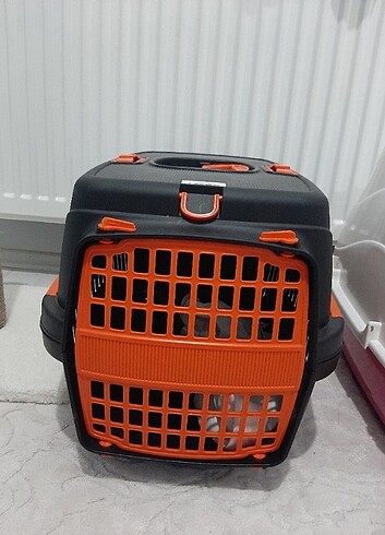 Kedi taşıma kabı