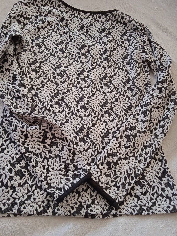 Kabartma Desenli Fermuarlı Kadın Hırkası - Görsel 5