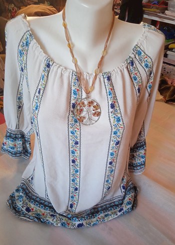 YAKASI LASTİK DETAYLI BLUZ