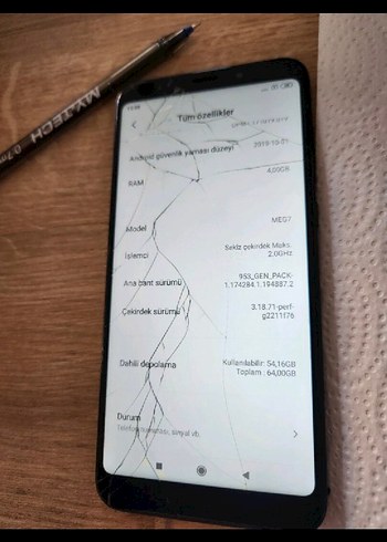 Mavi Ekranı Çatlak Android Telefon - Görsel 2