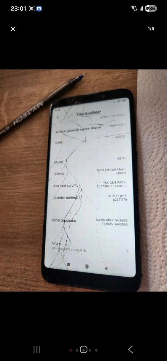 Mavi Ekranı Çatlak Android Telefon - Görsel 2