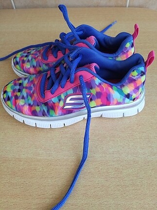 ÇOCUK SKECHERS AYAKKABI İYİ DURUMDA AZ GİYİLDİ