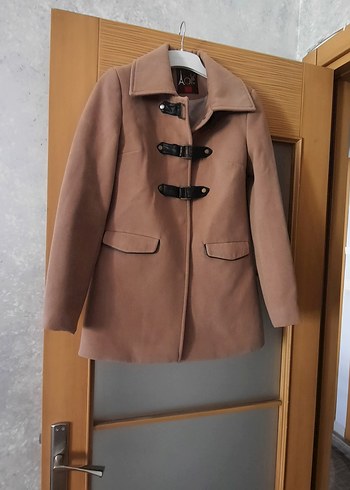Düğmeli Camel Renk Kaban