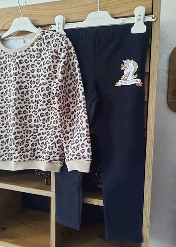 Kız Çocuk Leopar Desenli Sweatshirt ve Tayt - Görsel 3