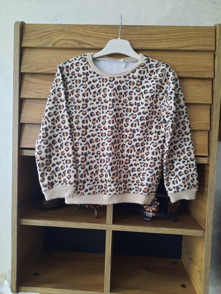 Kız Çocuk Leopar Desenli Sweatshirt ve Tayt - Görsel 4