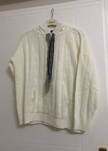 Beyaz Kapüşonlu Örgü Kadın Kazak - Görsel 2