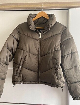Bershka şişme haki mont
