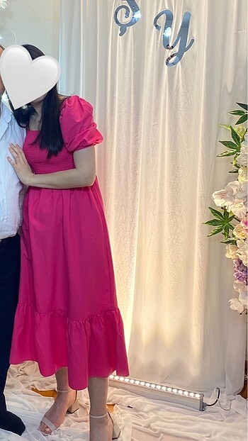Pembe elbise