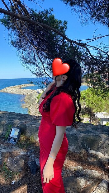 Kırmızı elbise