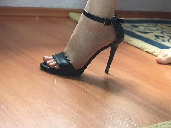 Siyah Mat Topuklu Ayakkabı