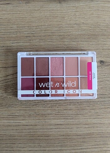 Wet n Wild Far Paleti 