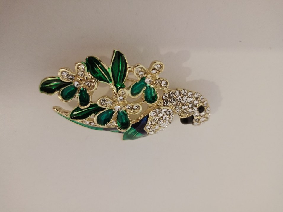 Payetli Yeşil Papağan Broş - Görsel 3