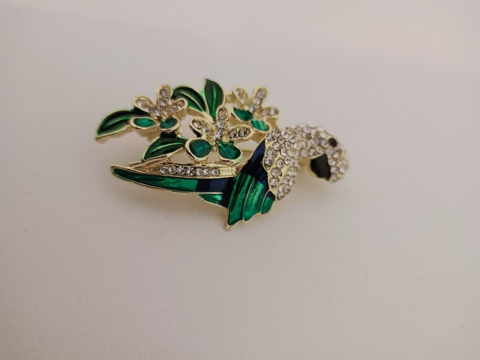 Payetli Yeşil Papağan Broş - Görsel 5