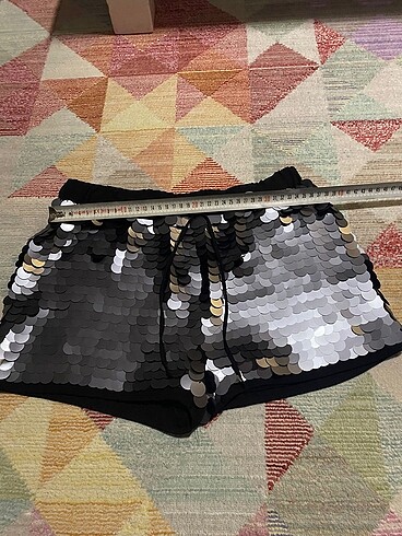xs Beden H&M pul detaylı şort