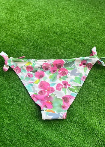 42 Beden Çiçek Desenli Bağcıklı Kadın Bikini Altı