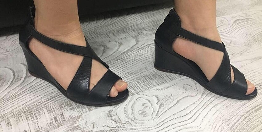 36 Beden siyah Renk Dolgu topuklu siyah deri sandalet