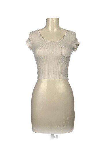 Bershka T-shirt %70 İndirimli.