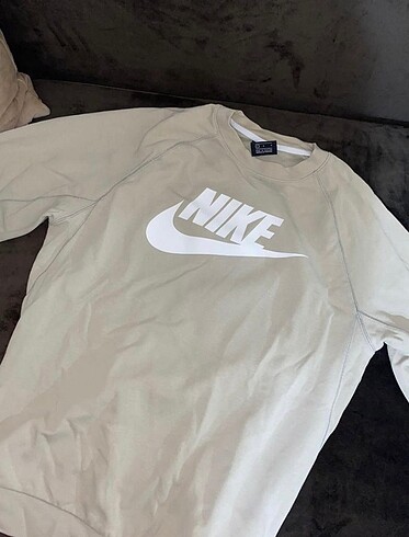 nike sweatshirt