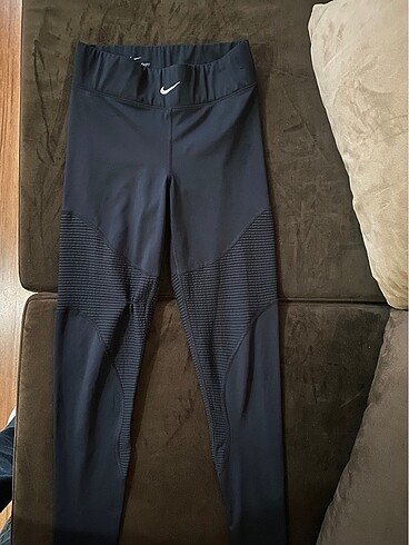 nike tayt