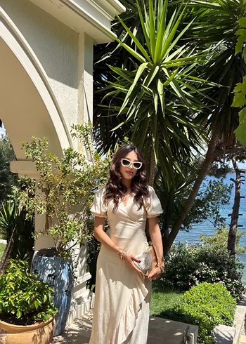 Beyaz V Yaka Fırfırlı Uzun Bohem Elbise - Görsel 4