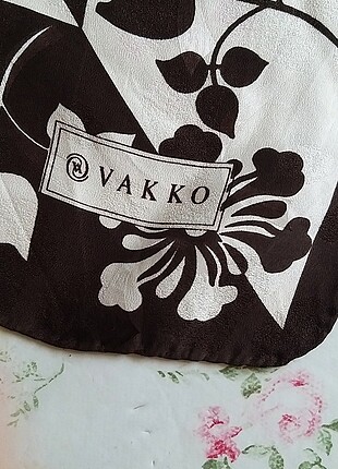 Vakko Vakko saf ipek eşarp